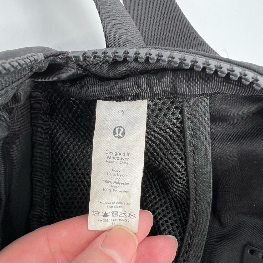 Lululemon RARE OG Everywhere Black Belt Bag Original Version - Picture 10 of 12